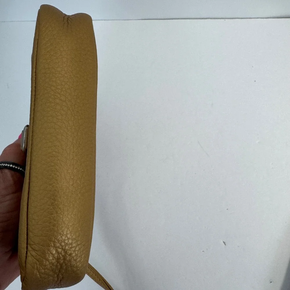 Talbots Metallic Gold Pebbled Leather Wristlet Clutch Bag Silver Buckle‎ Detail